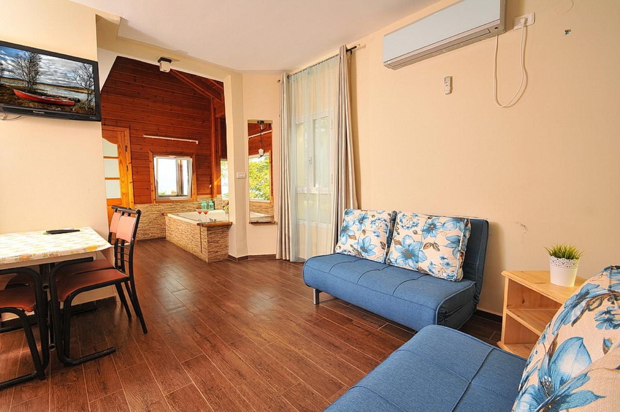 Mul Kinneret Livnim ภายนอก รูปภาพ